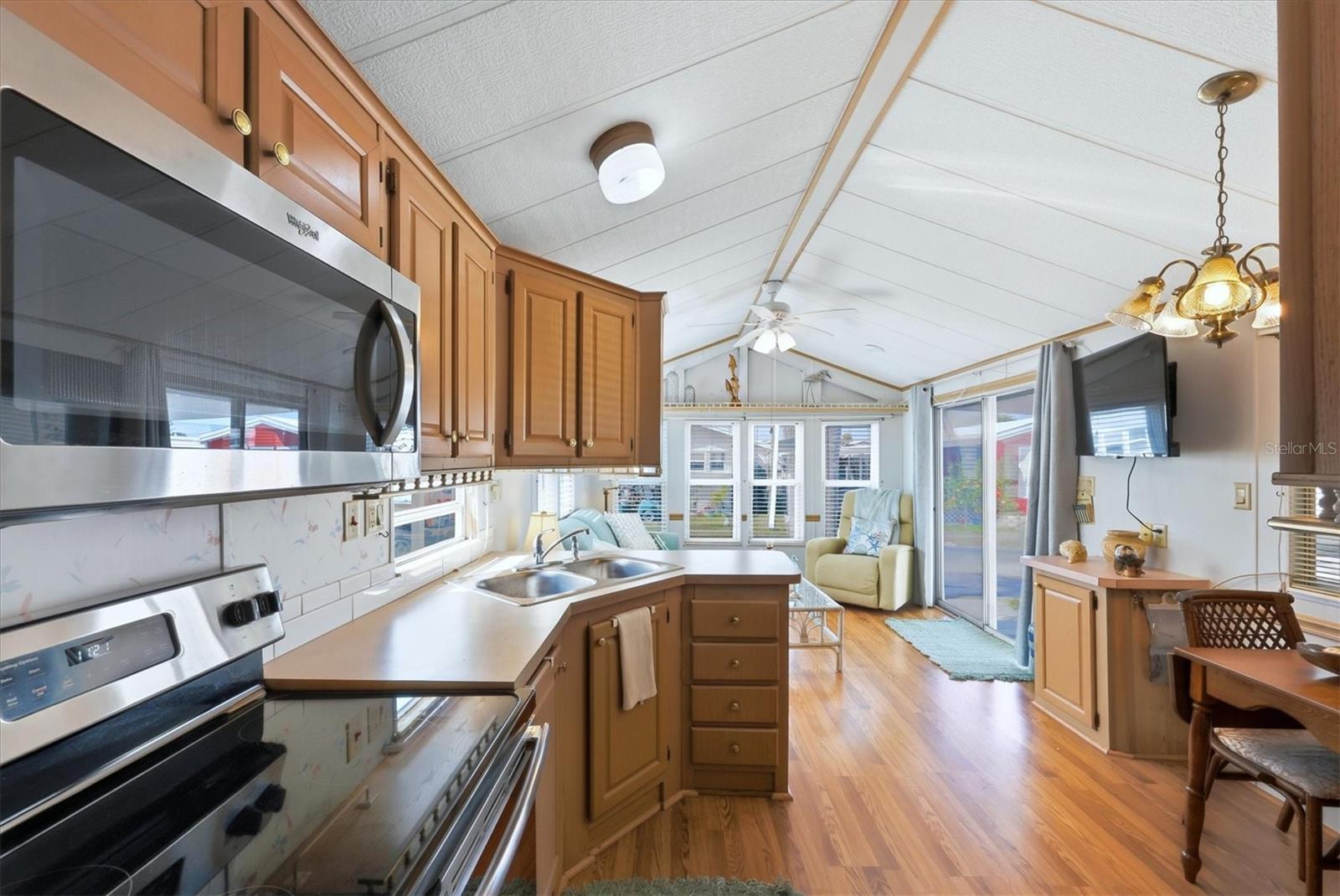 HOLIDAY TRAVEL PARK ENGLEWOOD - Residential