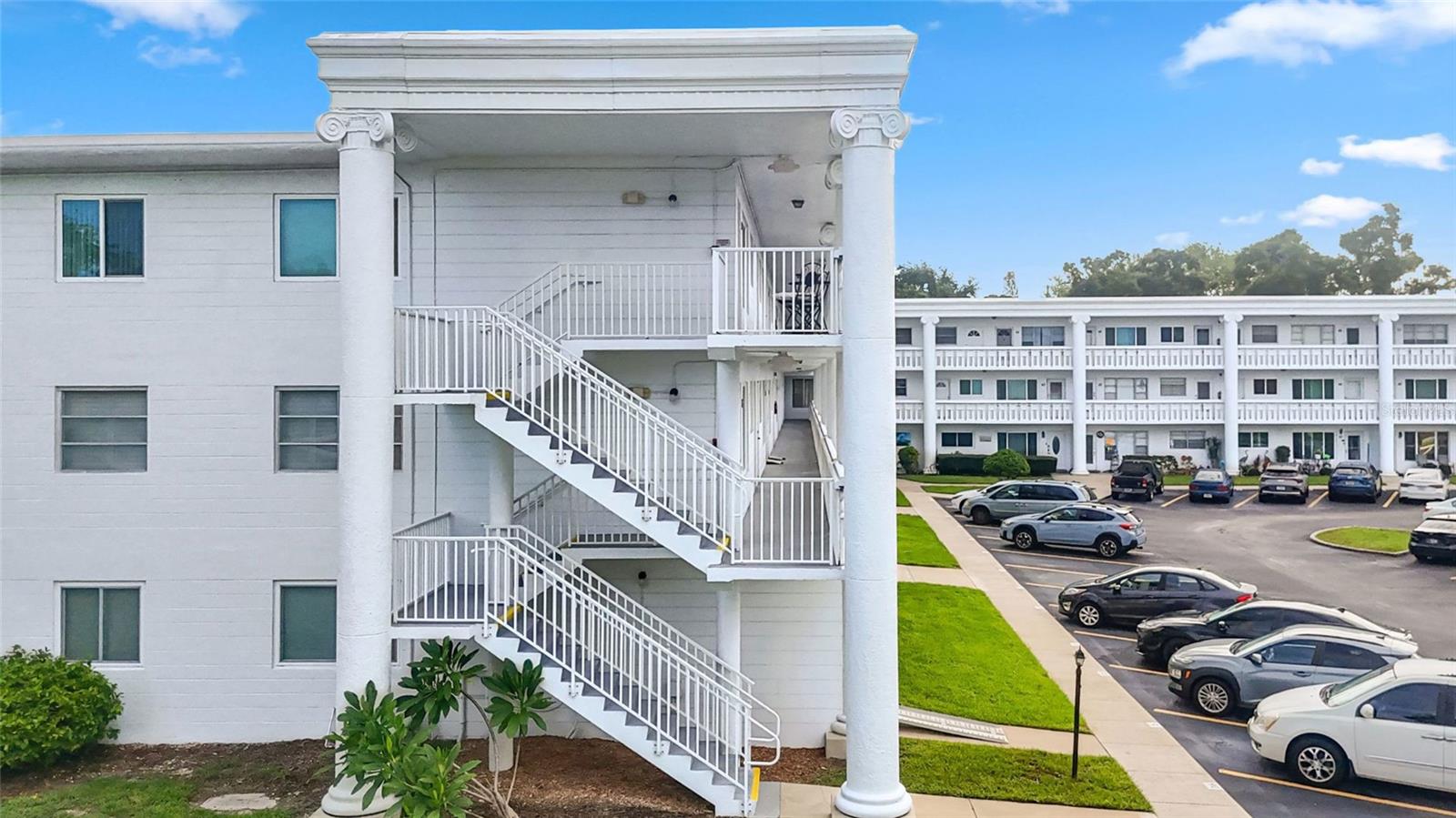 2454 AUSTRALIA WAY E 32