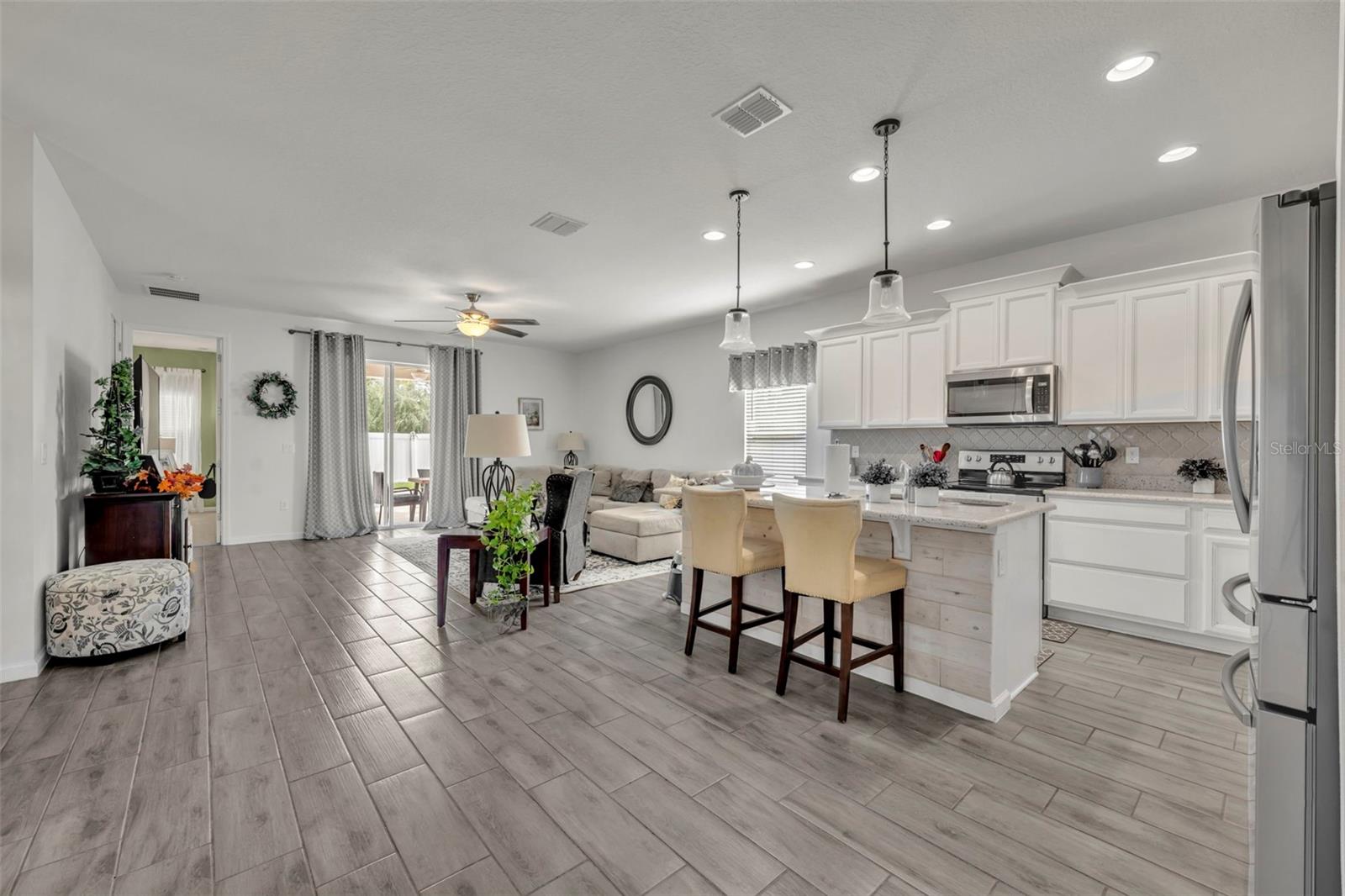 3563 FERNANDA DRIVE