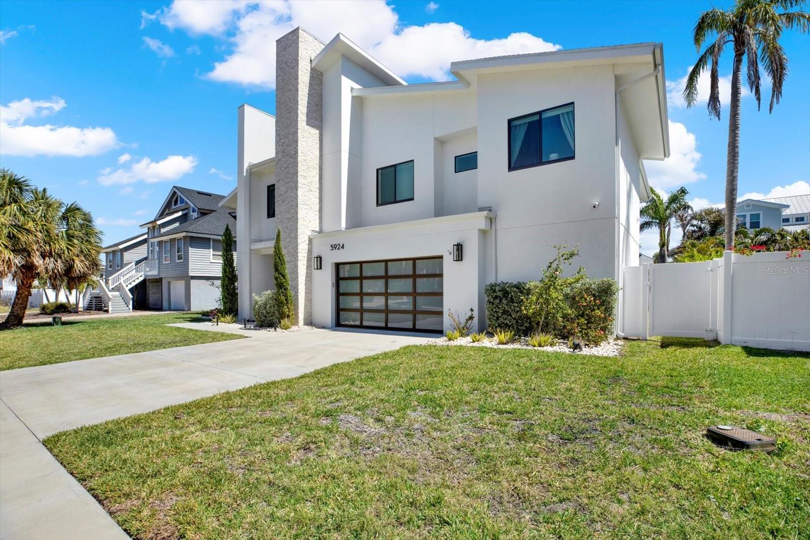 5924 BAYVIEW CIRCLE S