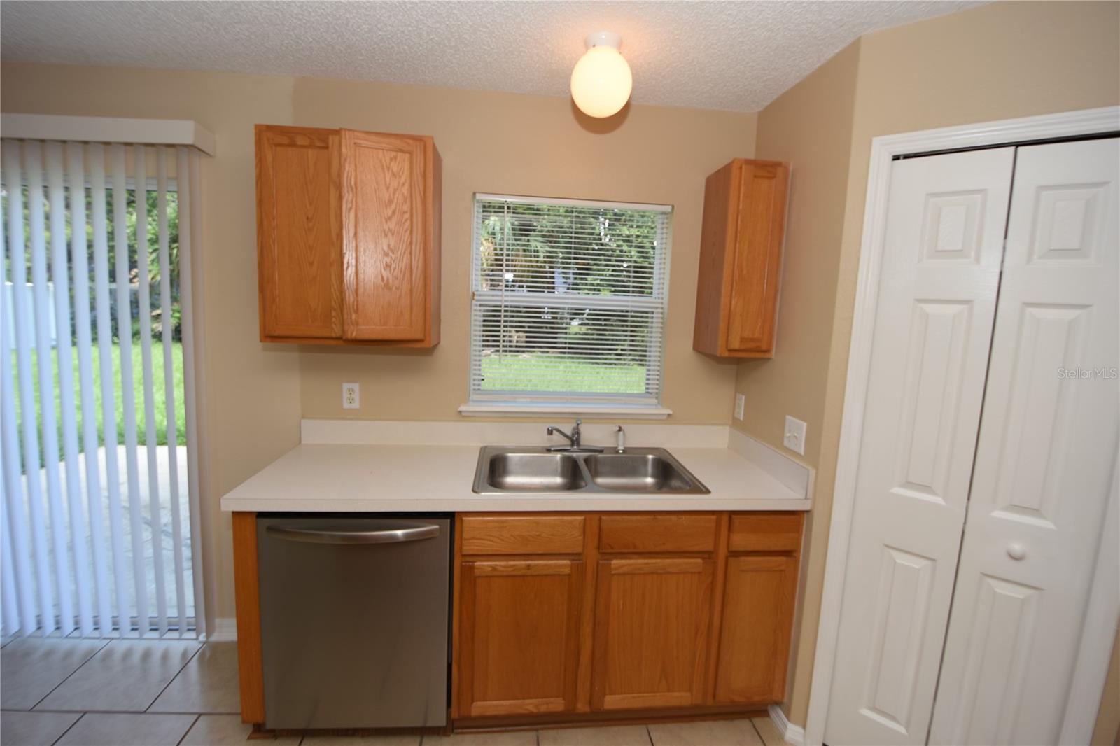 LEHIGH WOODS - Residential Lease