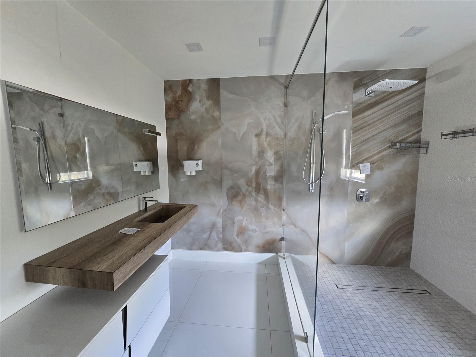 POINTE AT HUNTERS CREEK - Residential