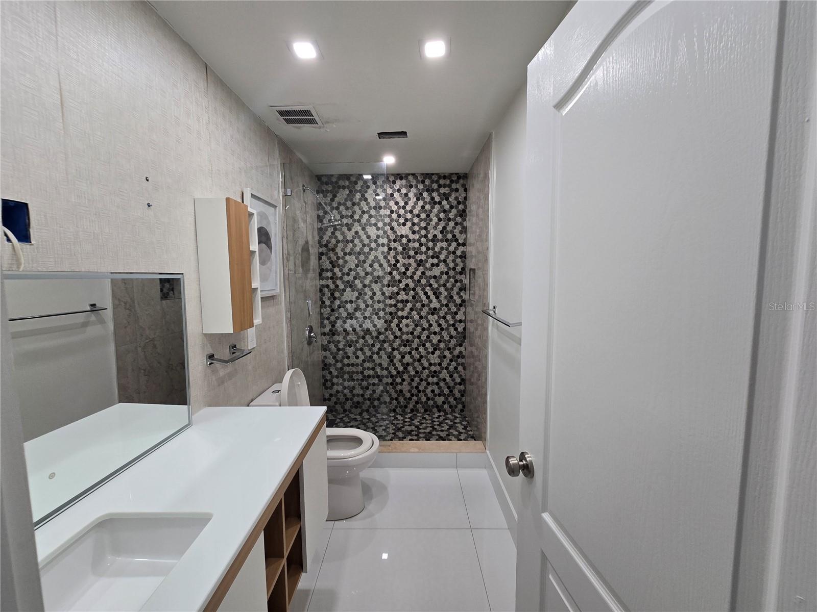 POINTE AT HUNTERS CREEK - Residential