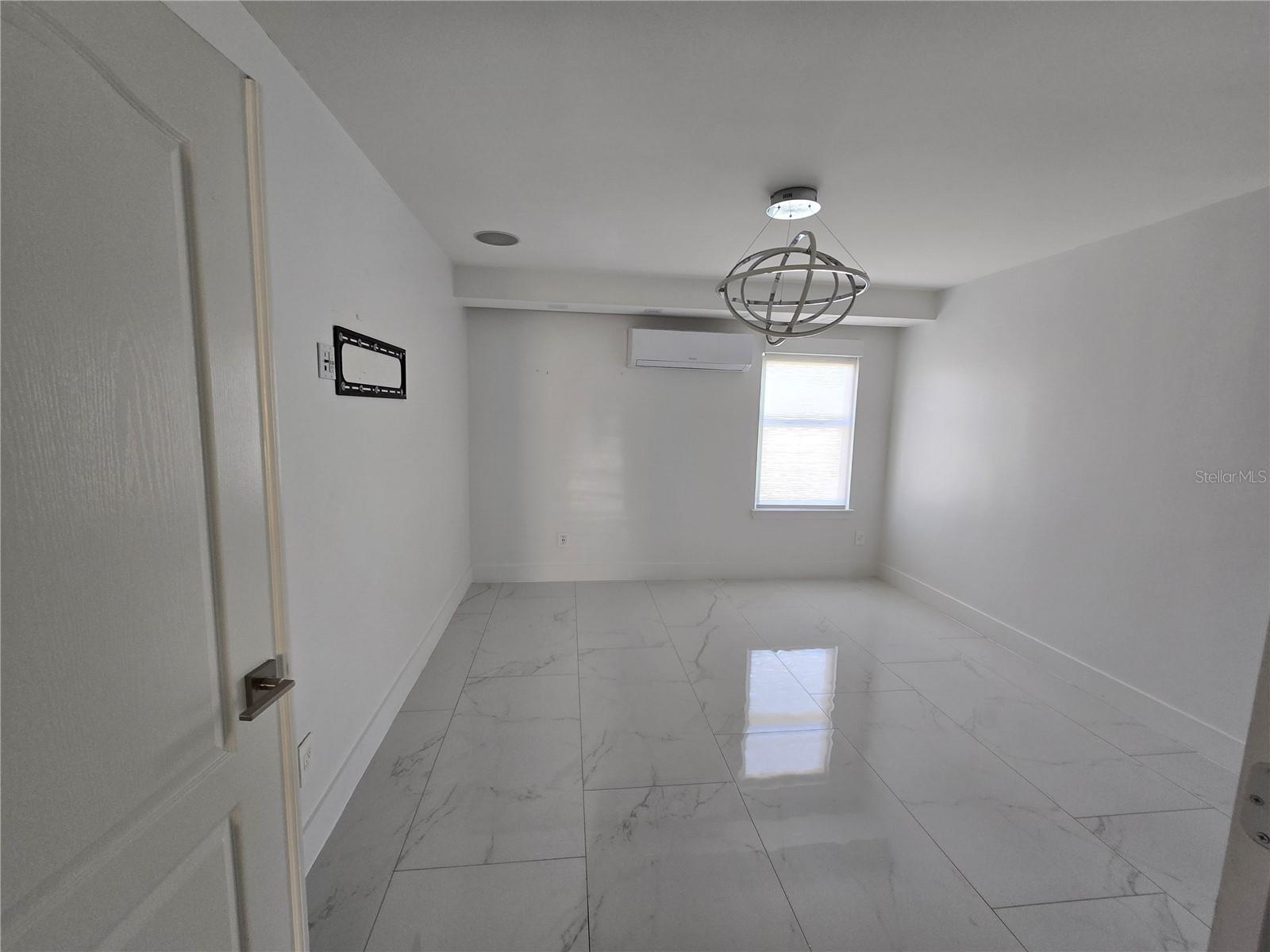 POINTE AT HUNTERS CREEK - Residential