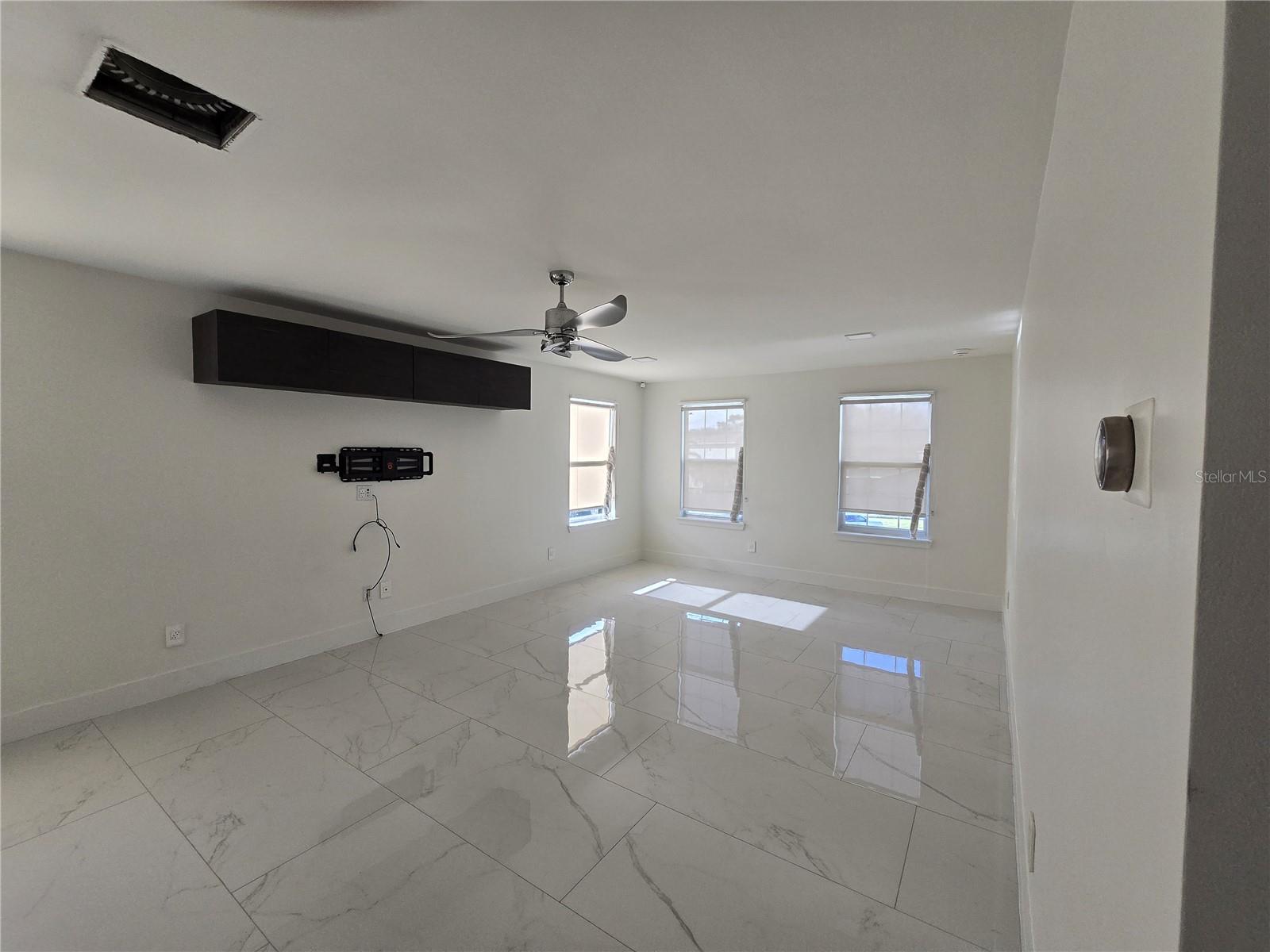 POINTE AT HUNTERS CREEK - Residential