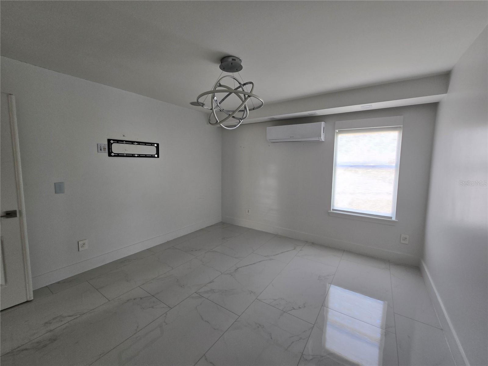 POINTE AT HUNTERS CREEK - Residential