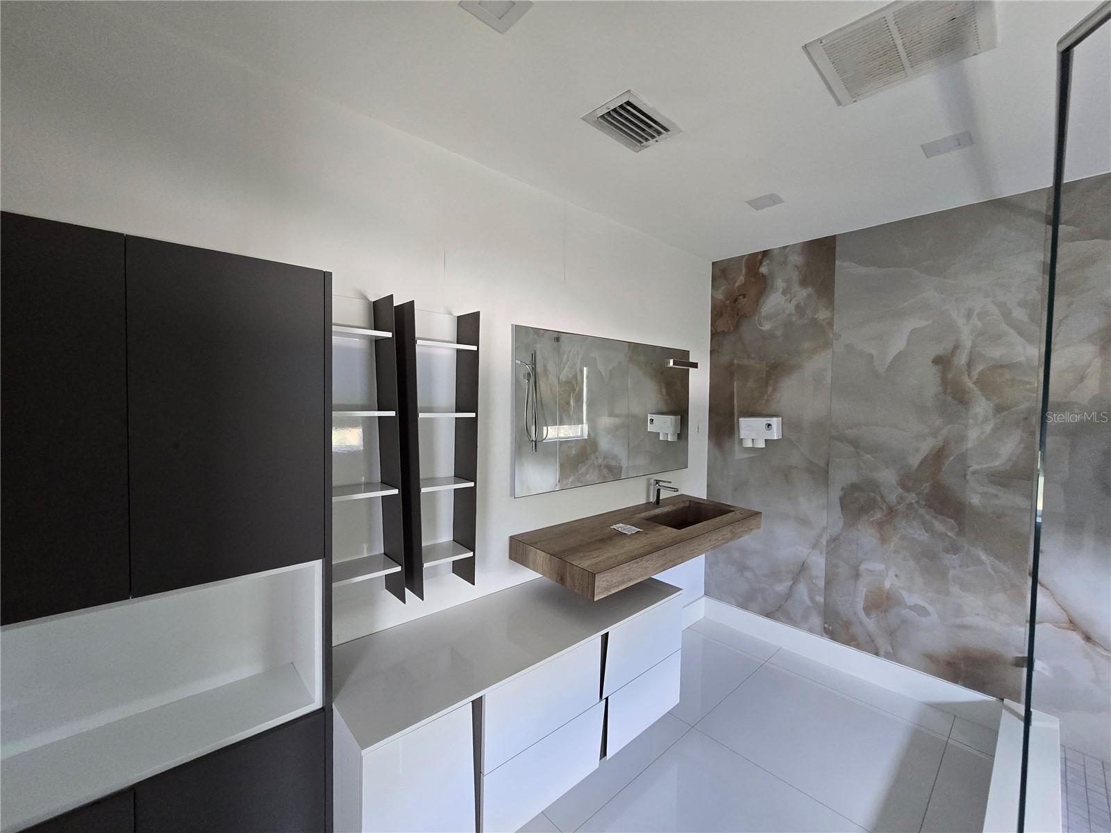 POINTE AT HUNTERS CREEK - Residential