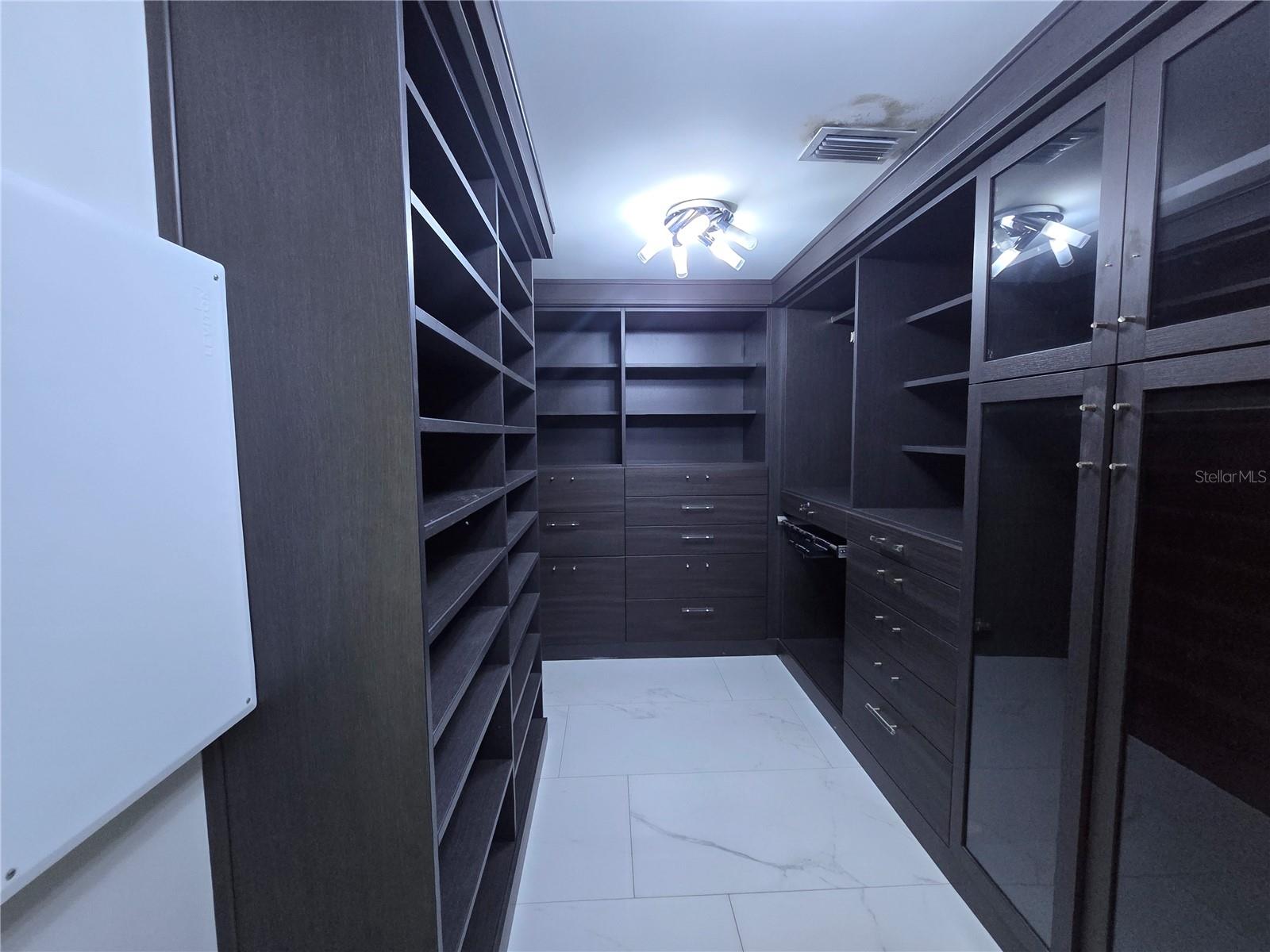 POINTE AT HUNTERS CREEK - Residential