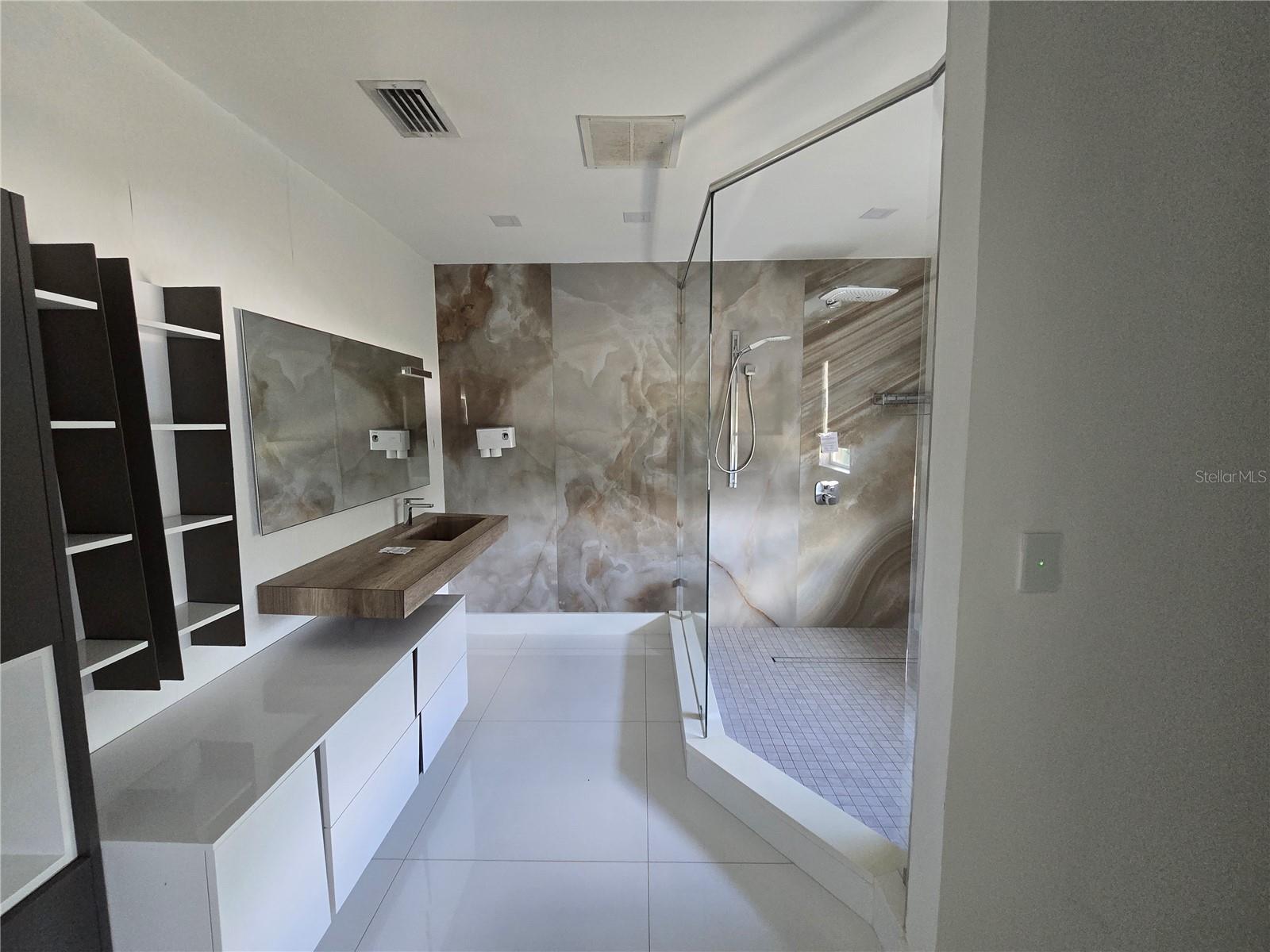 POINTE AT HUNTERS CREEK - Residential