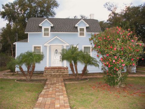 A home in CRESCENT CITY