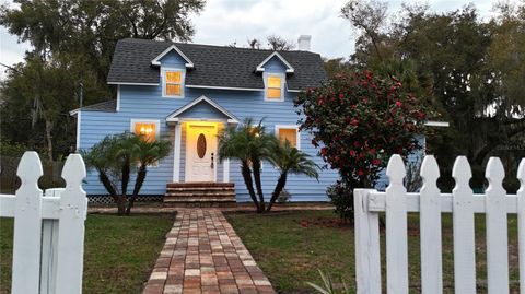 A home in CRESCENT CITY