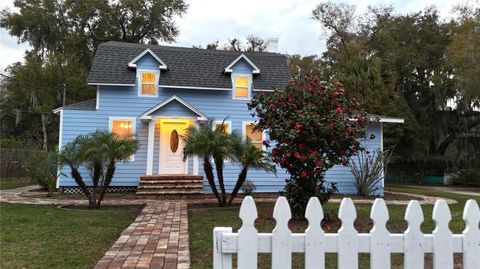 A home in CRESCENT CITY