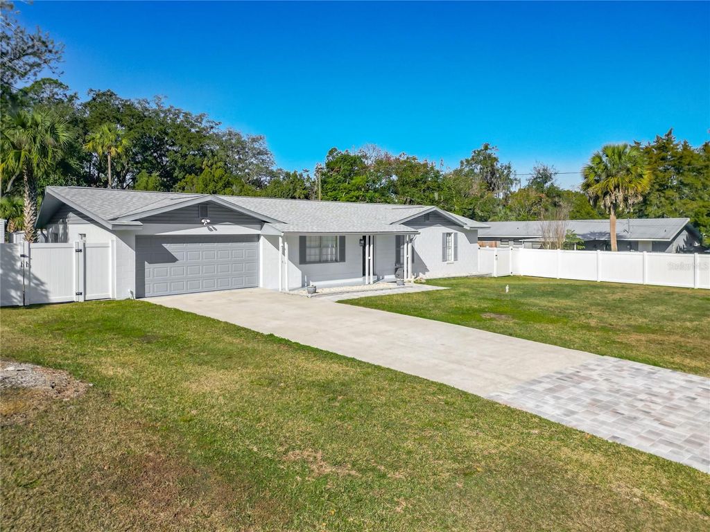 Photo of 3820 SE 33rd Avenue, Ocala, FL 34480 (MLS # OM716918)