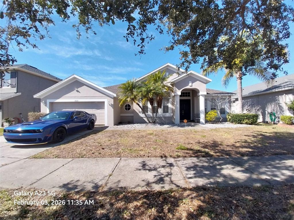 Photo of 2523 Yukon Cliff Drive, Ruskin, FL 33570 (MLS # A4681284)