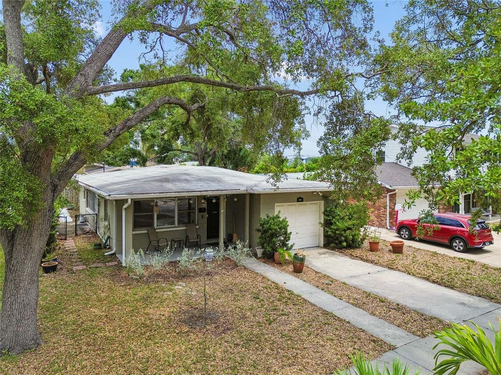 Photo of 621 E Davis Boulevard, Tampa, FL 33606 (MLS # TB8525894)