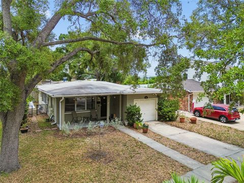 Photo of 621 E Davis Boulevard, Tampa, FL 33606 (MLS # TB8525894)
