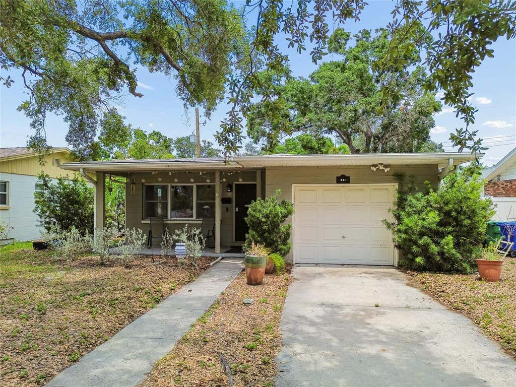 Photo of 621 E Davis Boulevard, Tampa, FL 33606 (MLS # TB8525894)