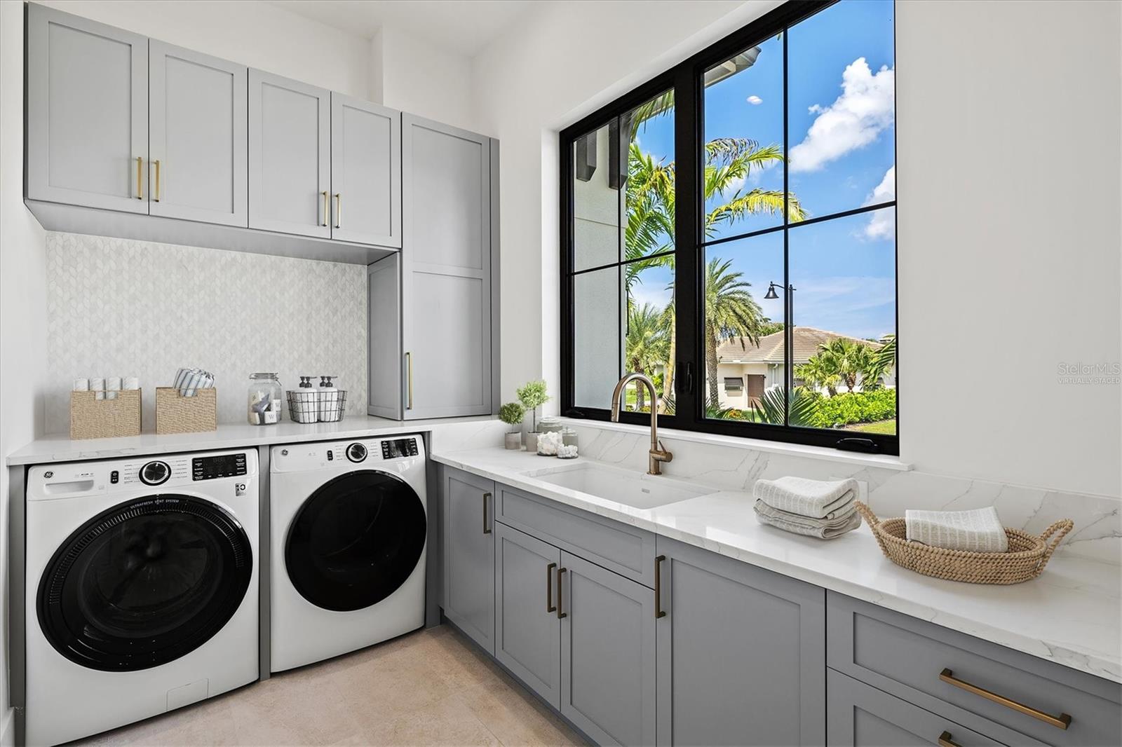 COUNTRY CLUB SHORES IV - Residential