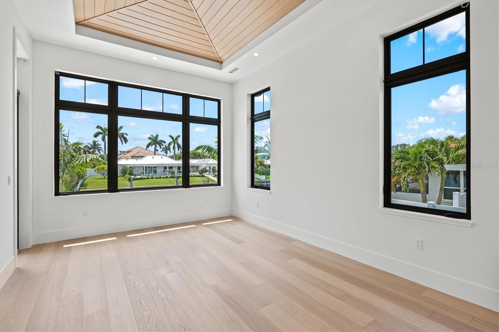 COUNTRY CLUB SHORES IV - Residential