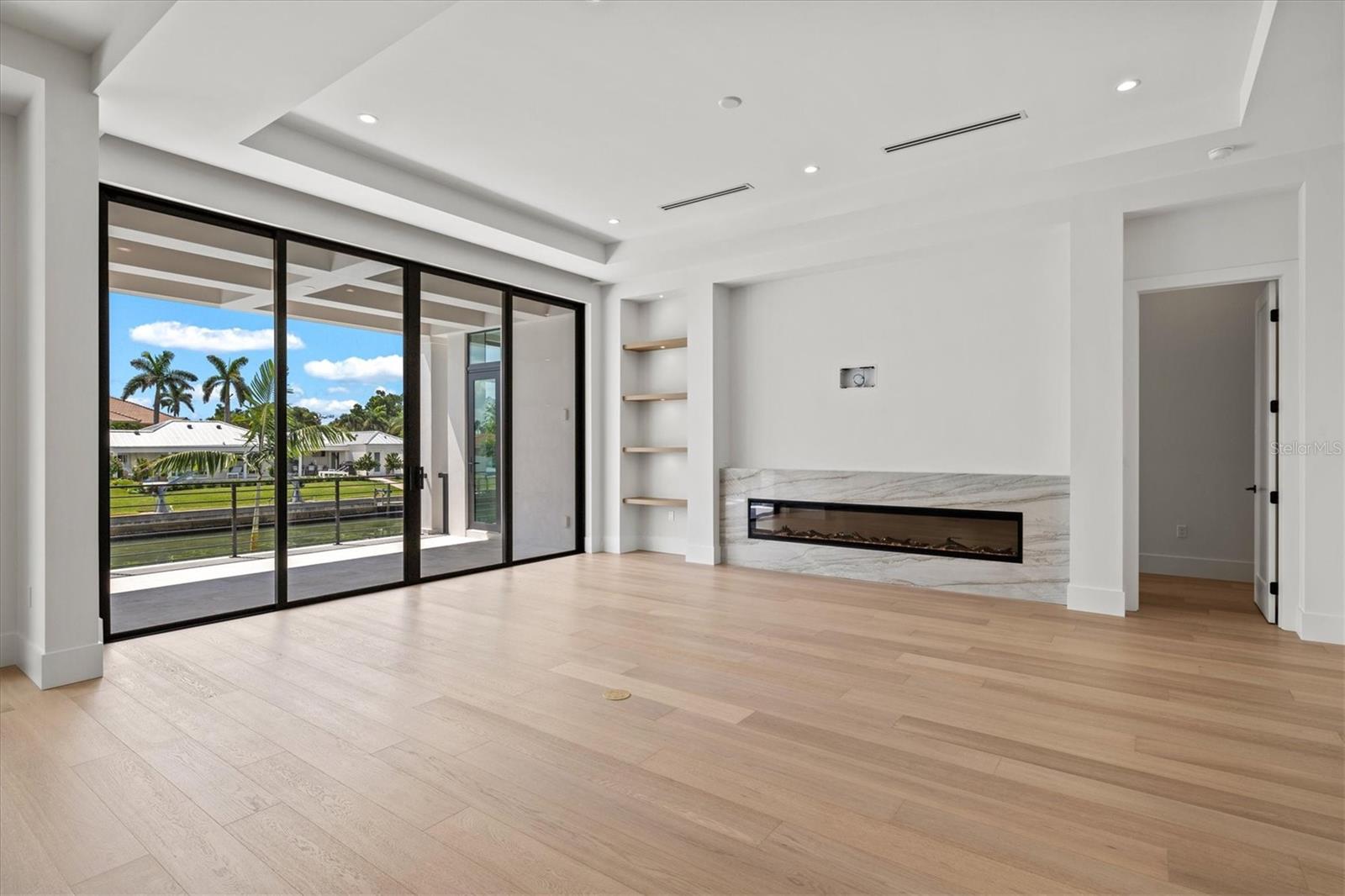COUNTRY CLUB SHORES IV - Residential