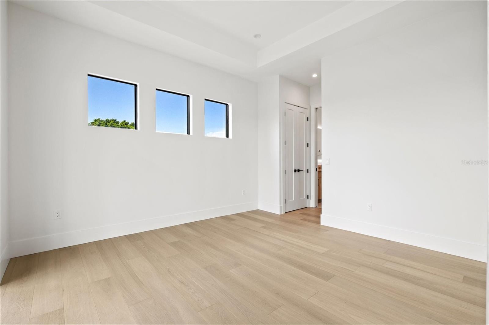 COUNTRY CLUB SHORES IV - Residential