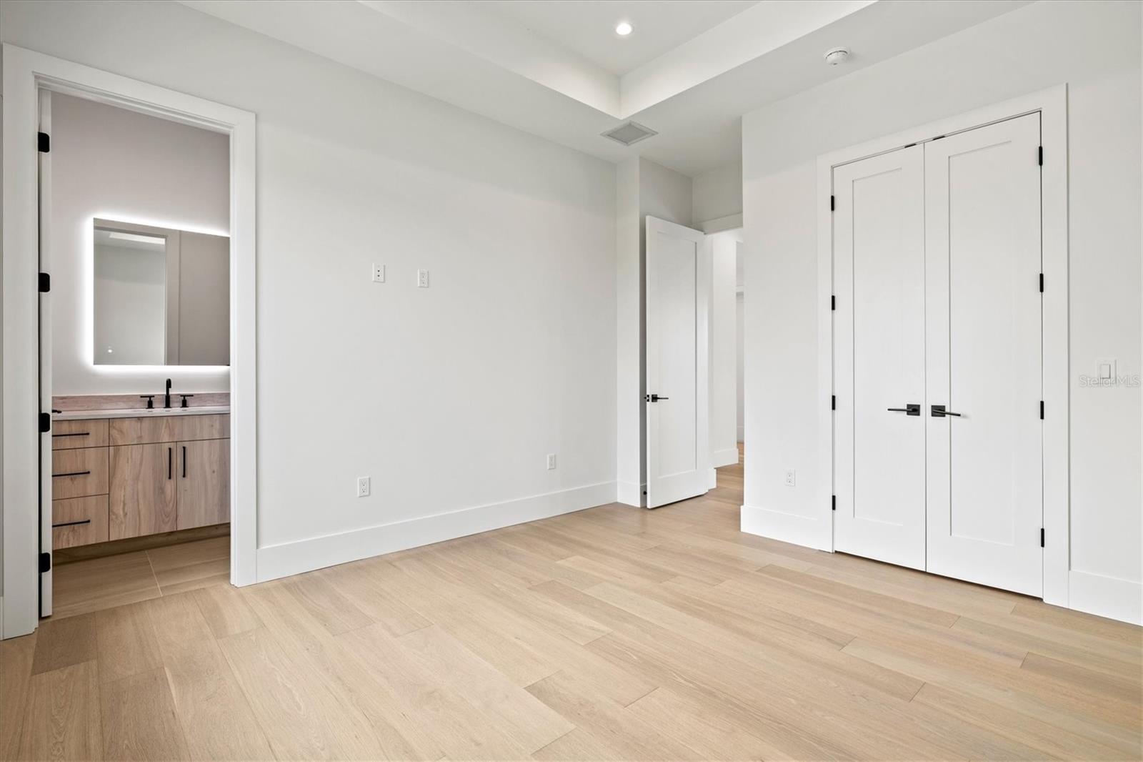 COUNTRY CLUB SHORES IV - Residential