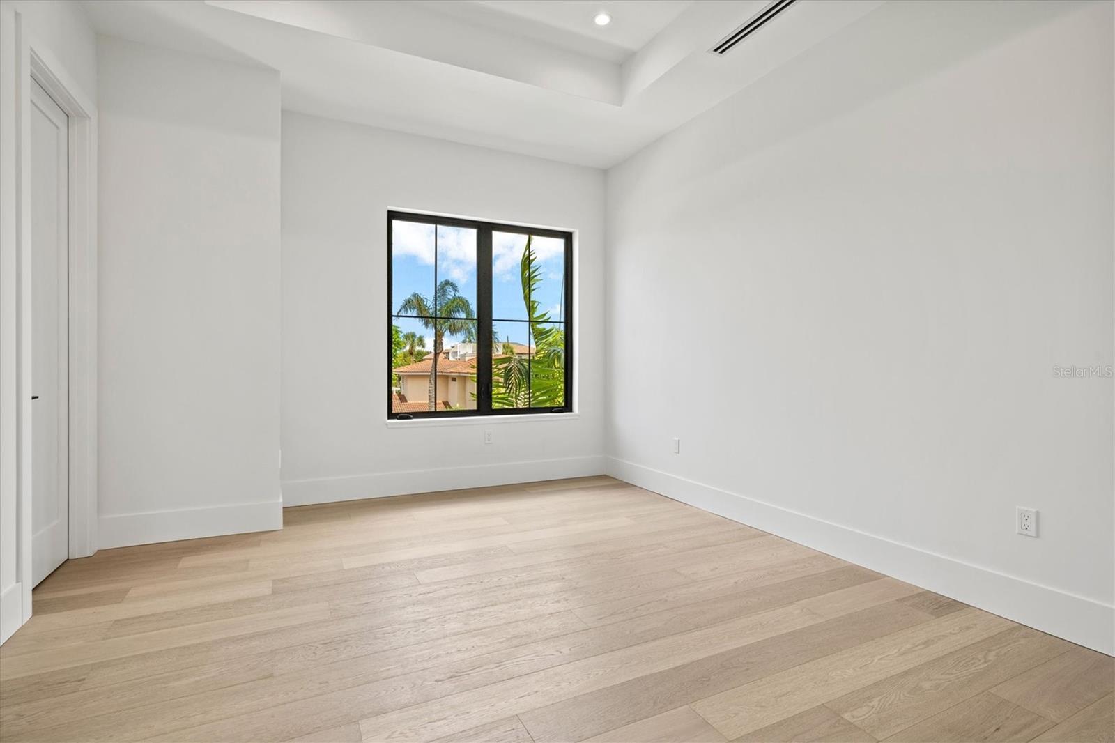 COUNTRY CLUB SHORES IV - Residential