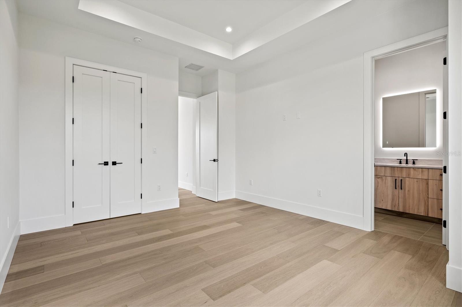 COUNTRY CLUB SHORES IV - Residential