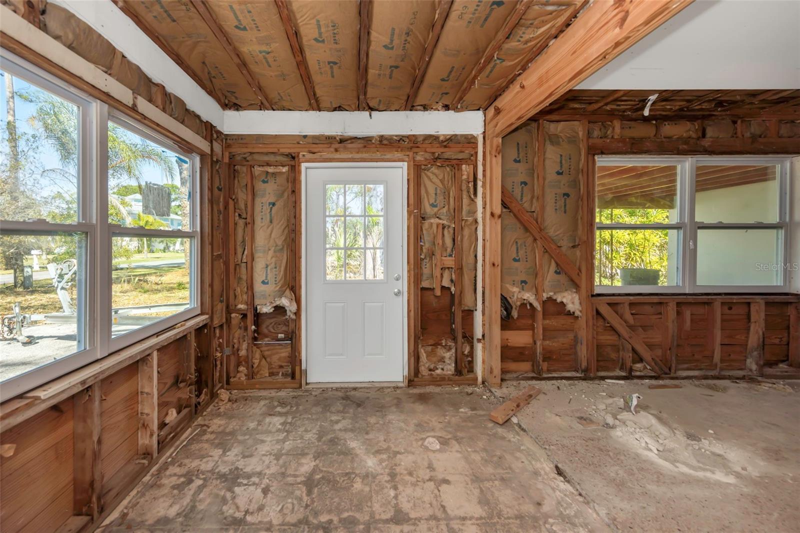 SUTHERLAND SHORES - Residential