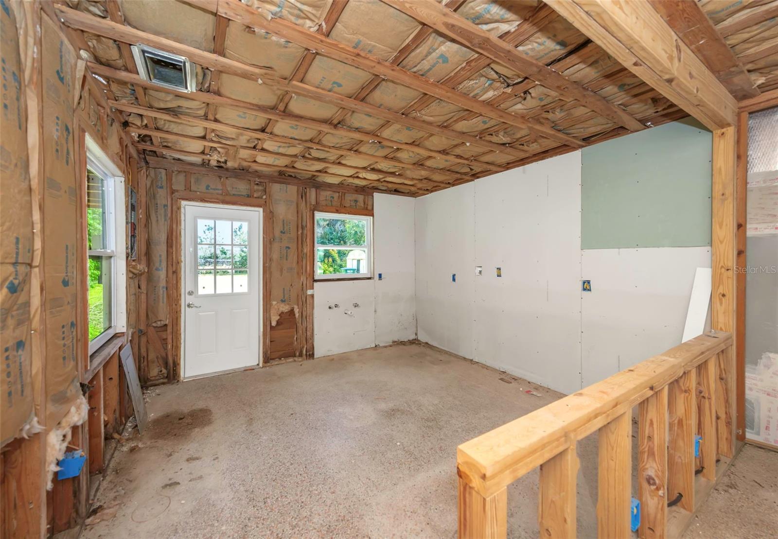 SUTHERLAND SHORES - Residential