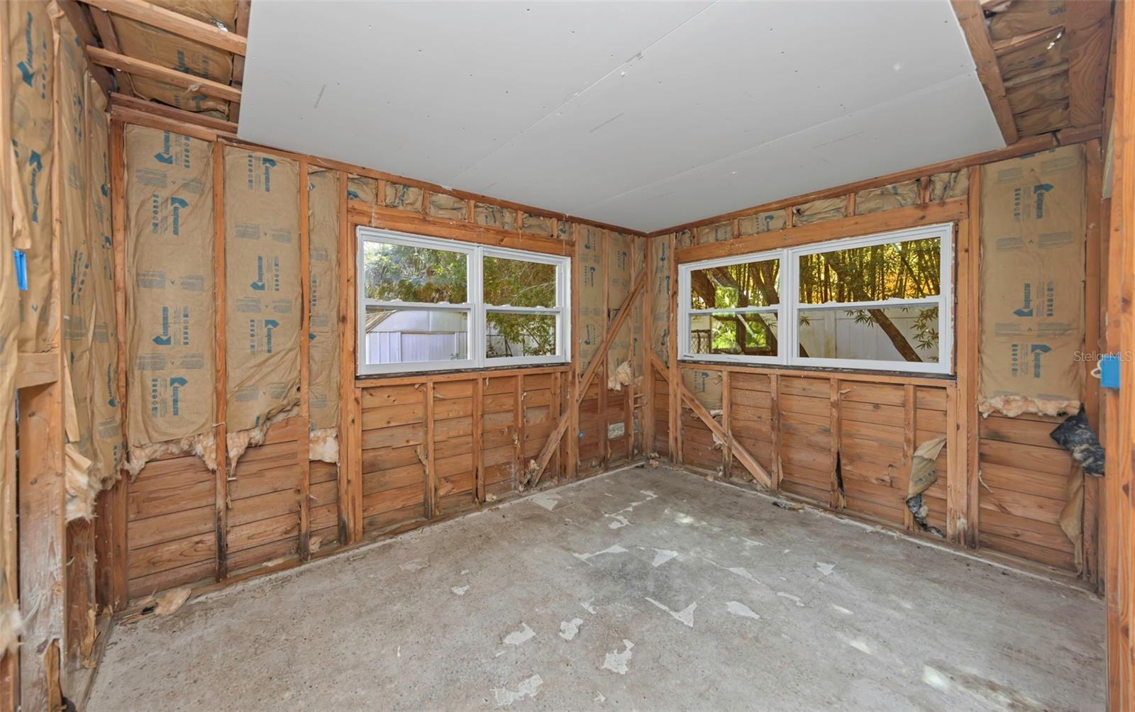 SUTHERLAND SHORES - Residential