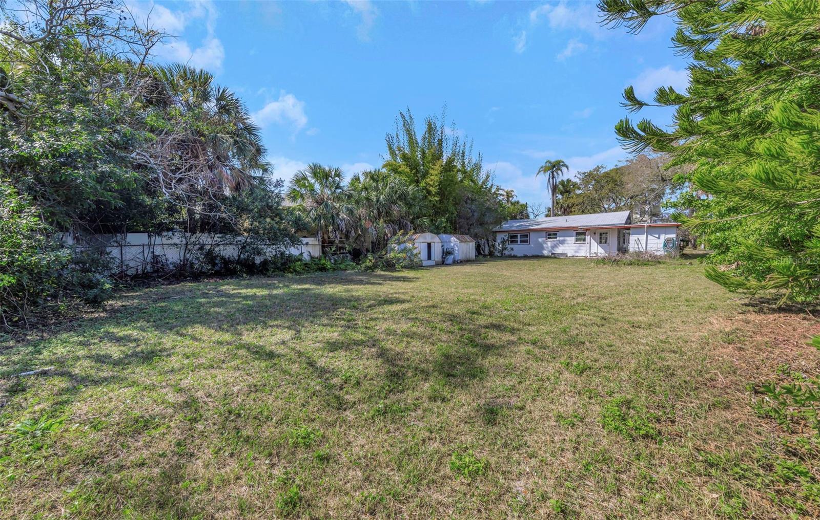 SUTHERLAND SHORES - Residential