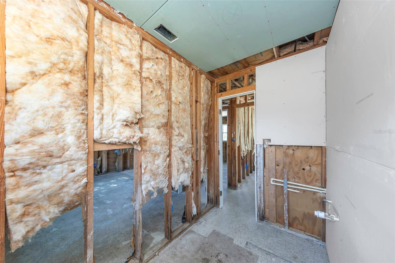 SUTHERLAND SHORES - Residential