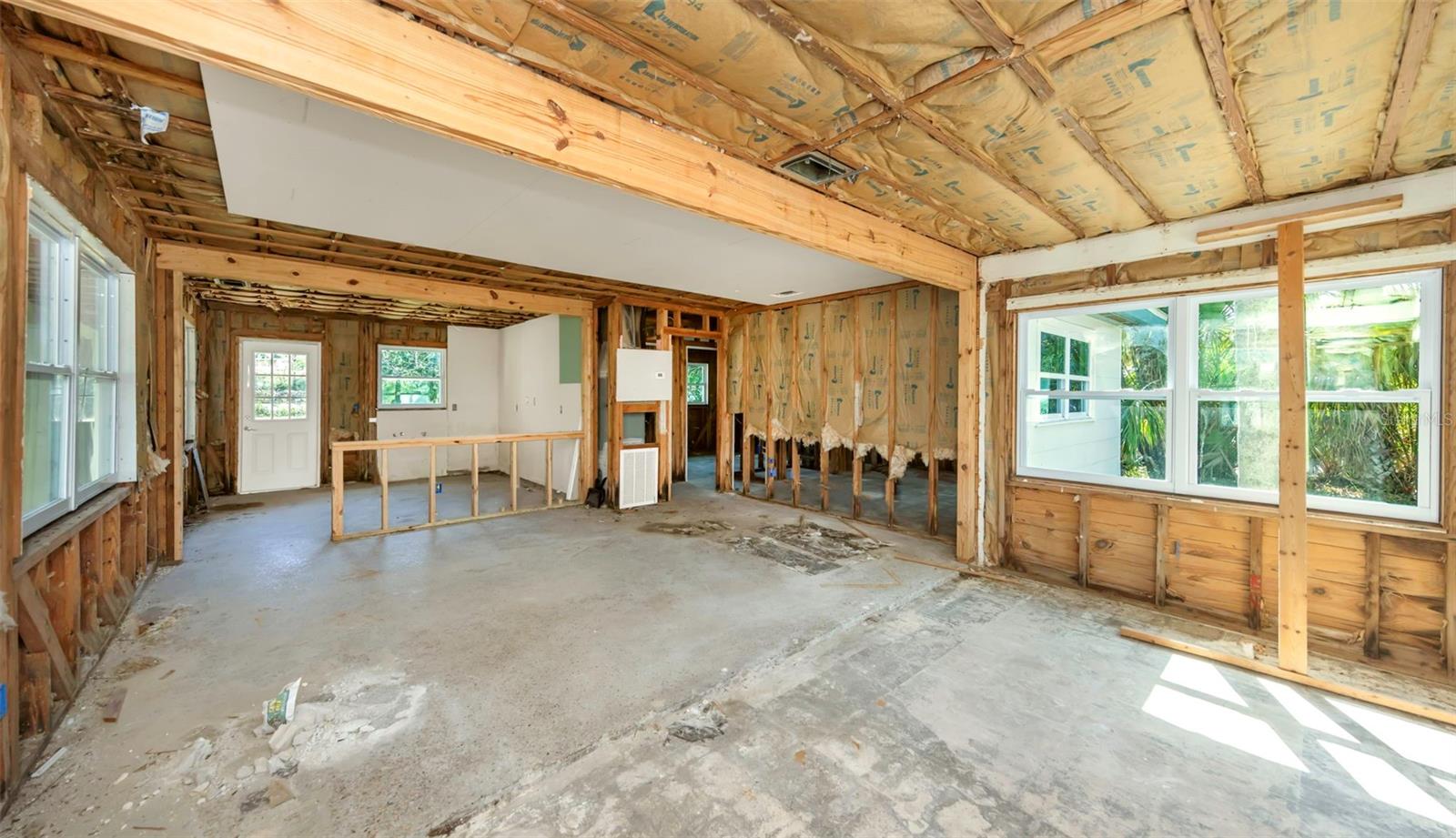 SUTHERLAND SHORES - Residential