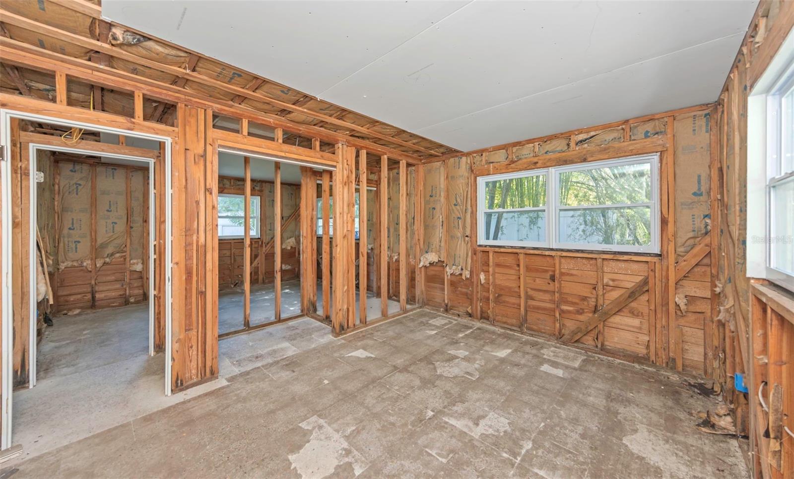 SUTHERLAND SHORES - Residential