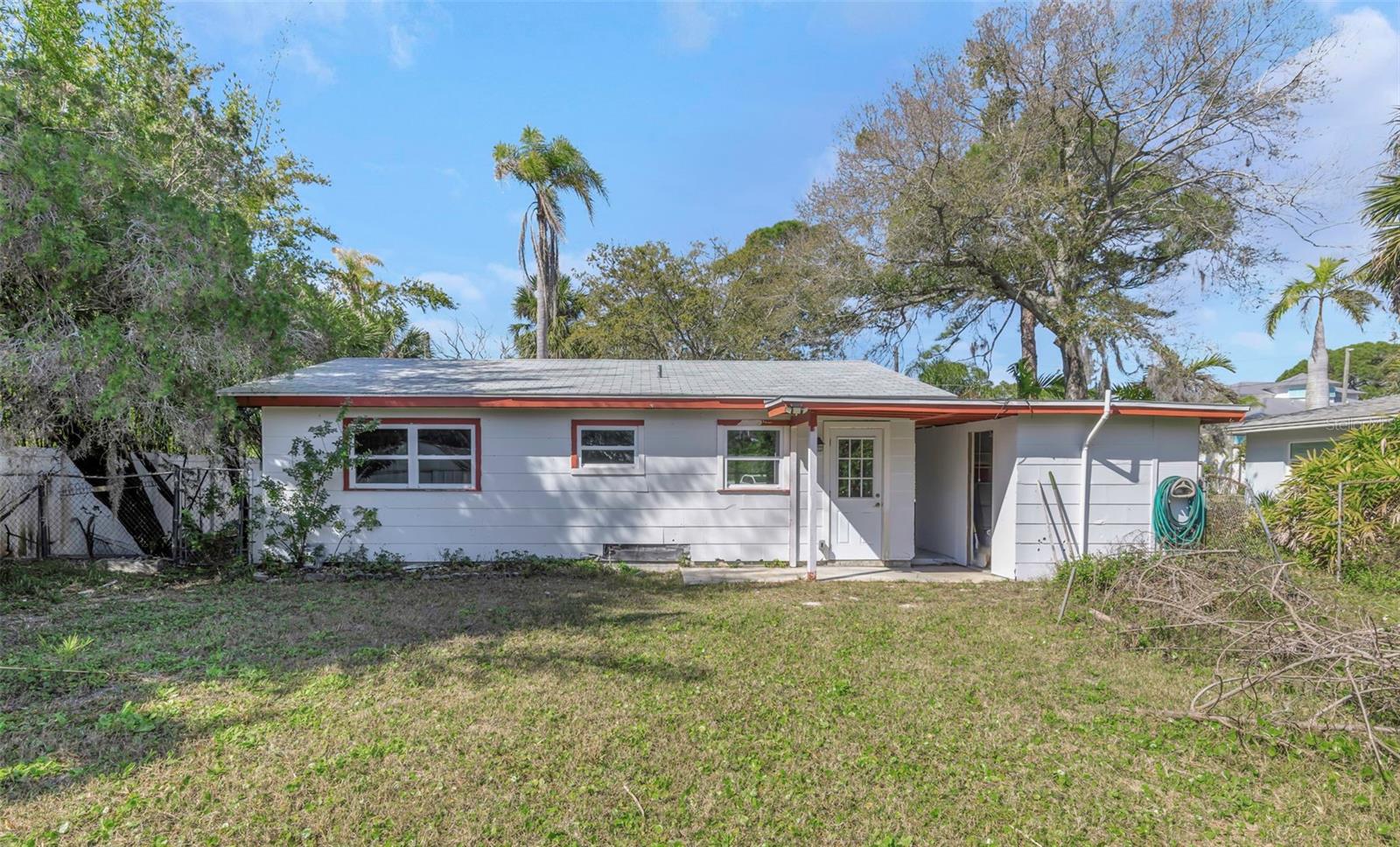 SUTHERLAND SHORES - Residential