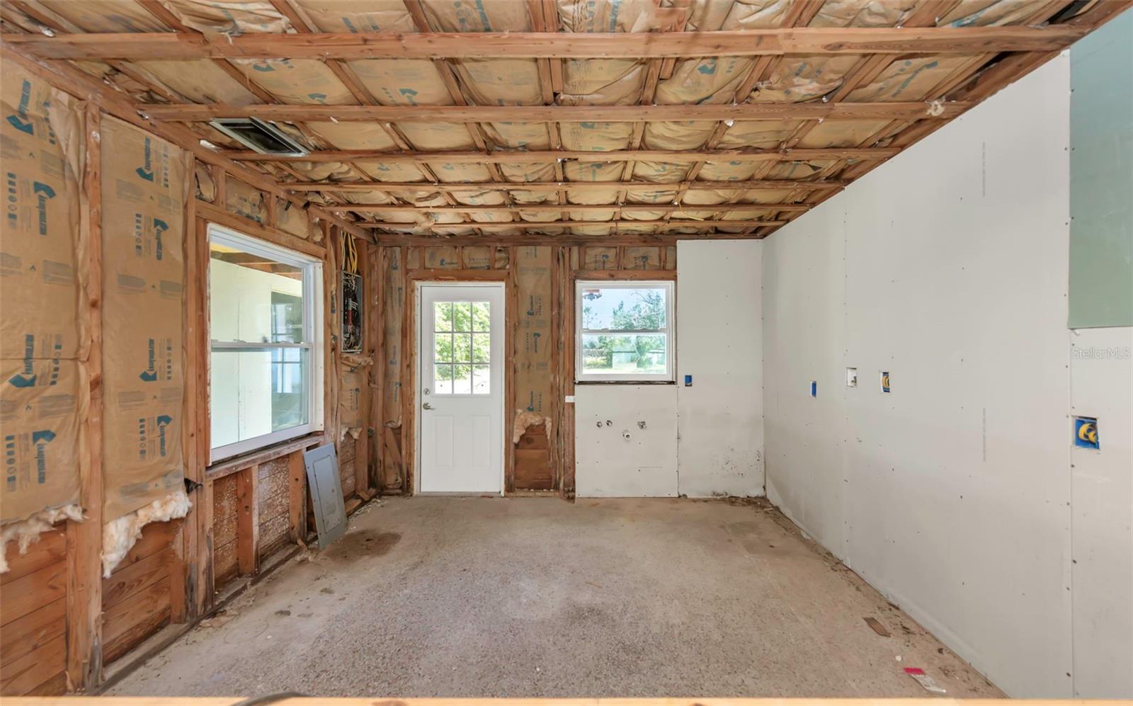 SUTHERLAND SHORES - Residential