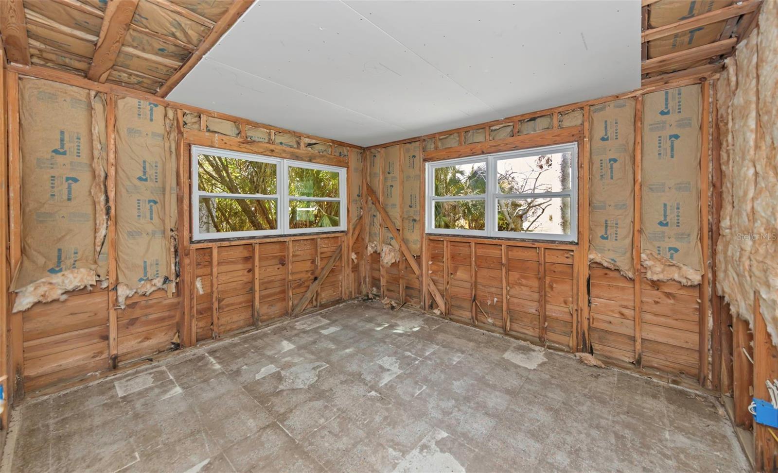 SUTHERLAND SHORES - Residential