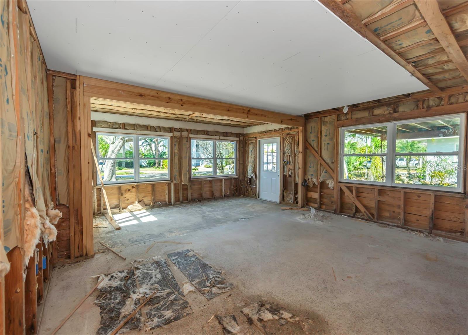 SUTHERLAND SHORES - Residential