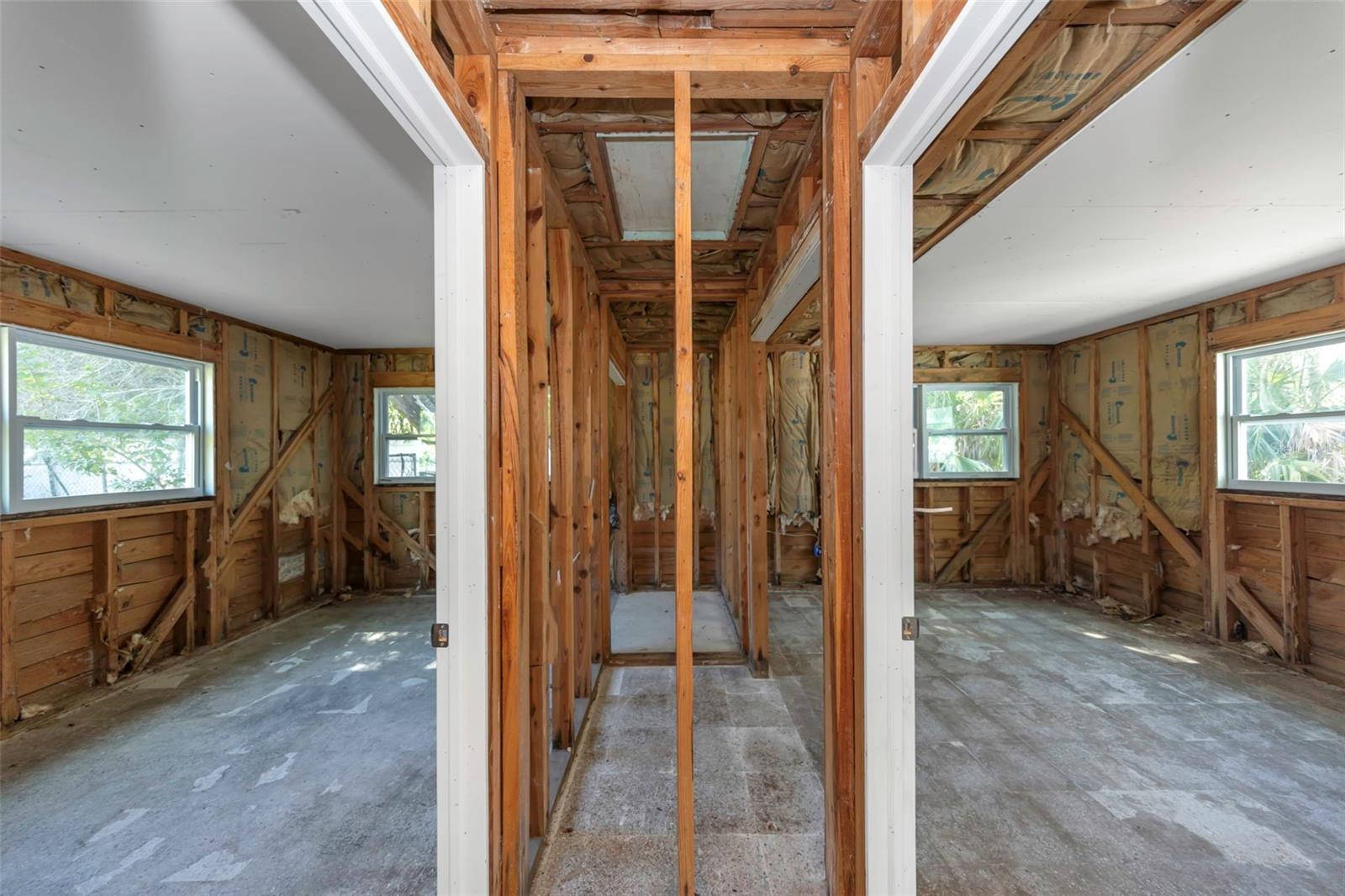 SUTHERLAND SHORES - Residential