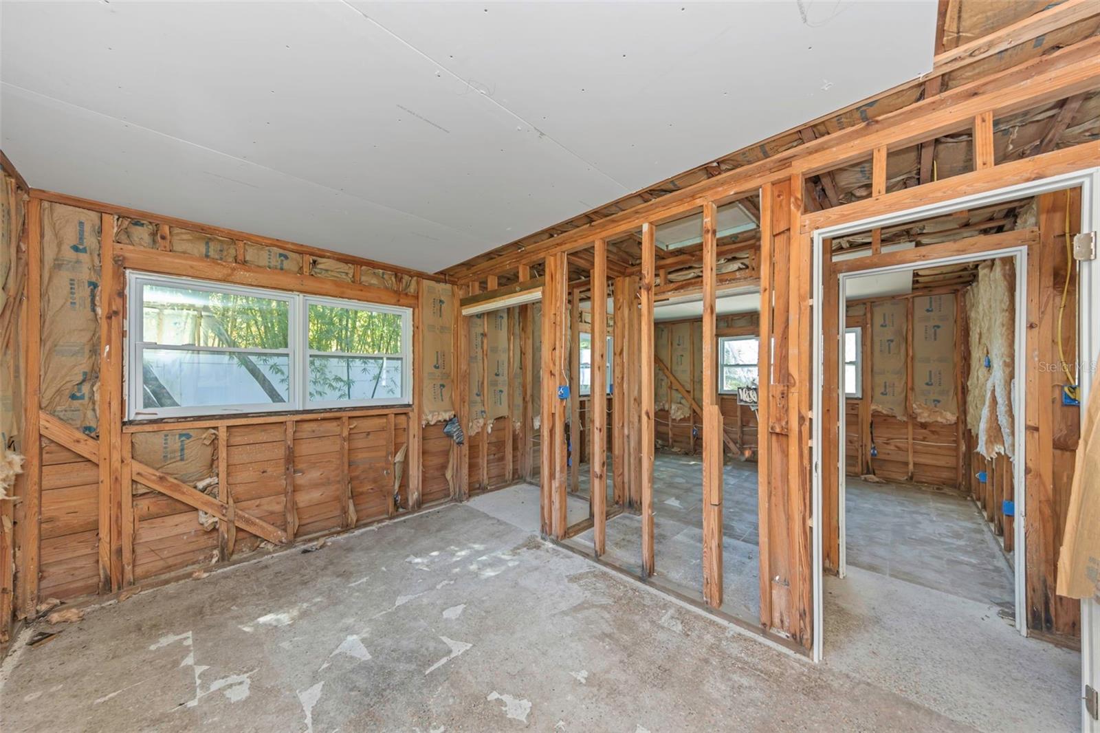 SUTHERLAND SHORES - Residential