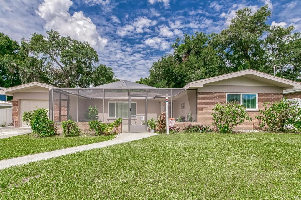 Photo of 207 Glendale Drive, Brandon, FL 33511 (MLS # TB8426305)