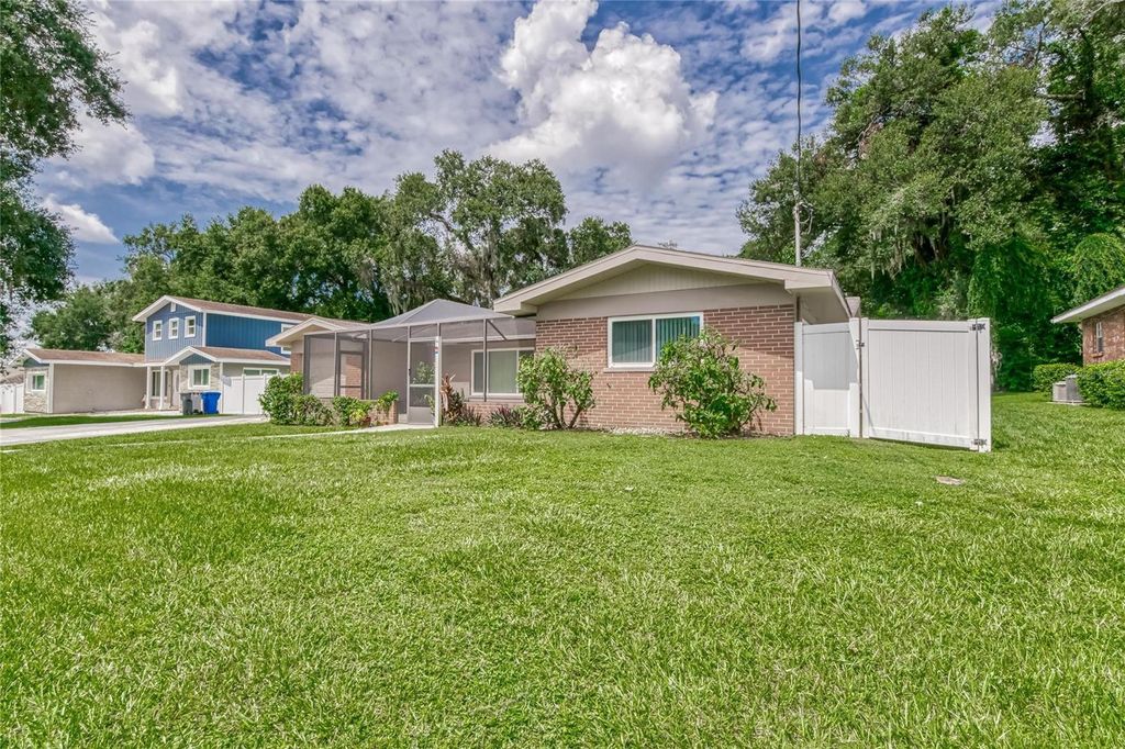 Photo of 207 Glendale Drive, Brandon, FL 33511 (MLS # TB8426305)