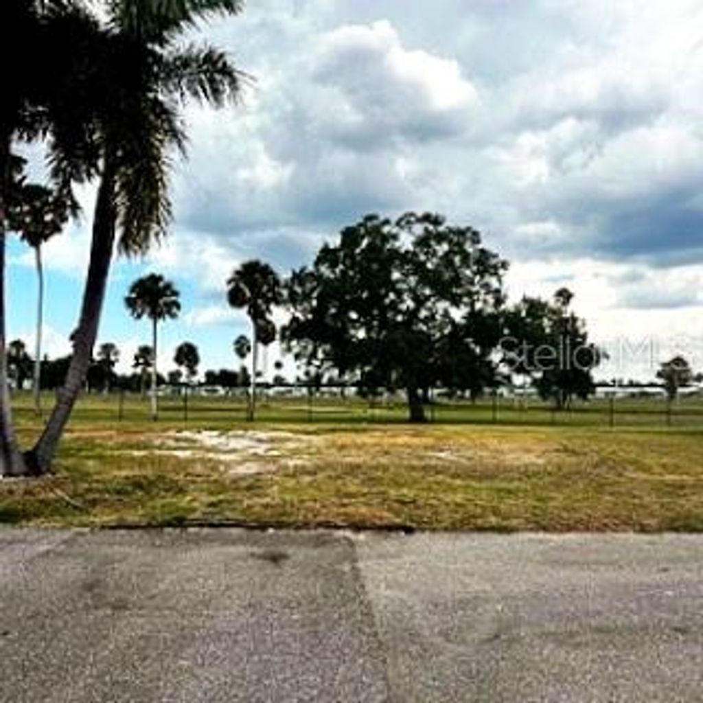 Photo of 4900 3rd A Street E #613, Bradenton, FL 34203 (MLS # A4691483)