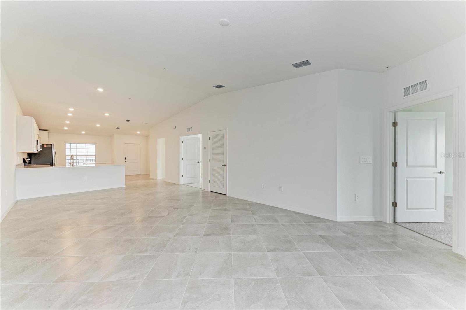 CALUSA COUNTRY CLUB - Residential Lease