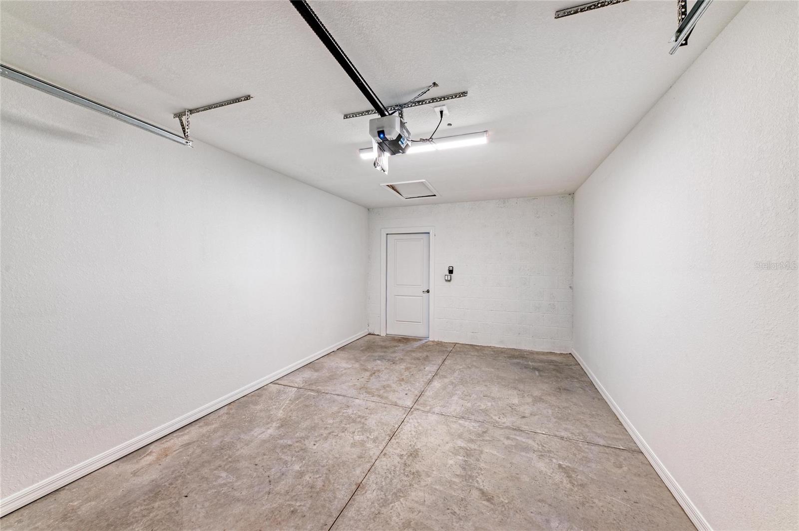 CALUSA COUNTRY CLUB - Residential Lease