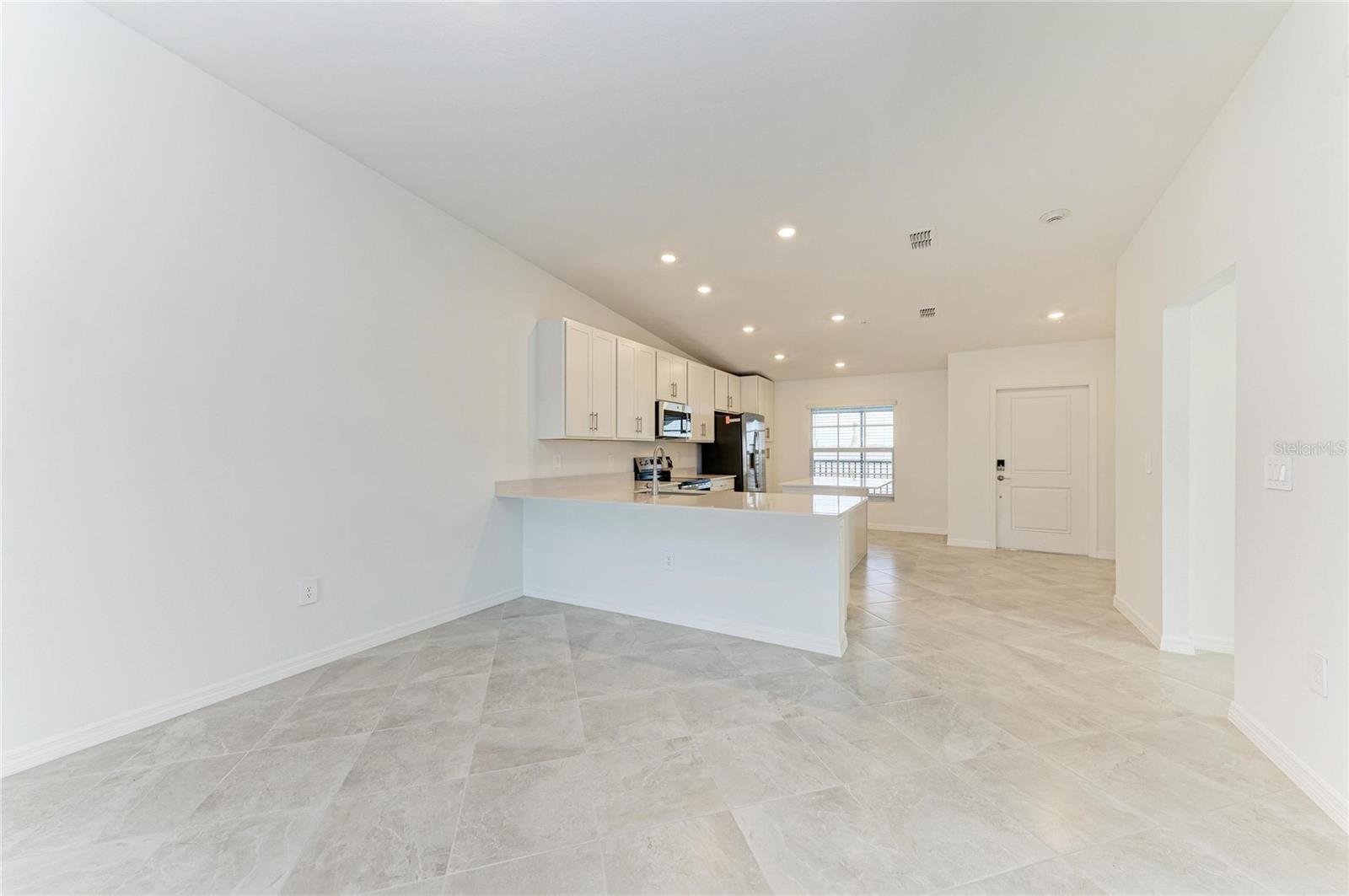 CALUSA COUNTRY CLUB - Residential Lease