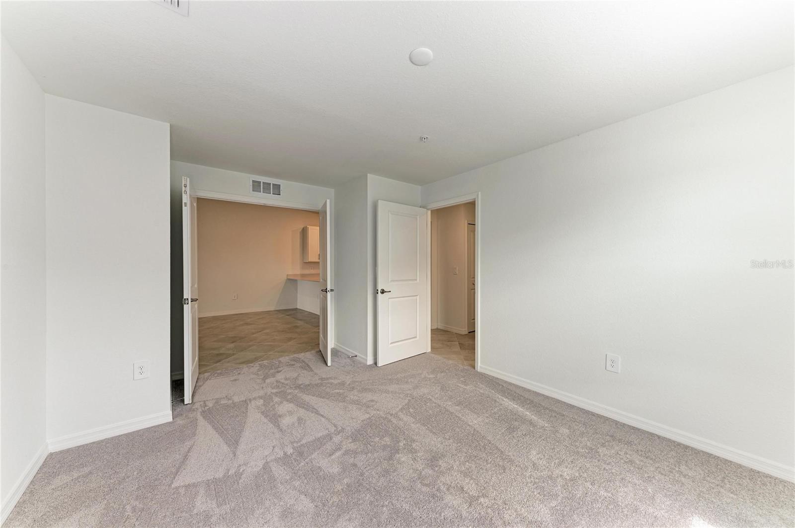 CALUSA COUNTRY CLUB - Residential Lease