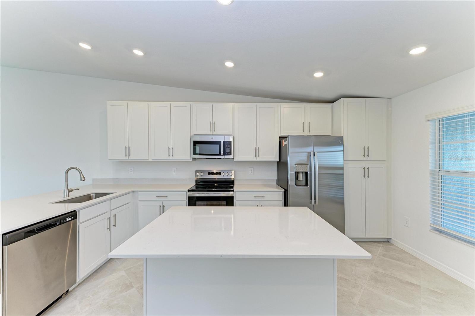 CALUSA COUNTRY CLUB - Residential Lease