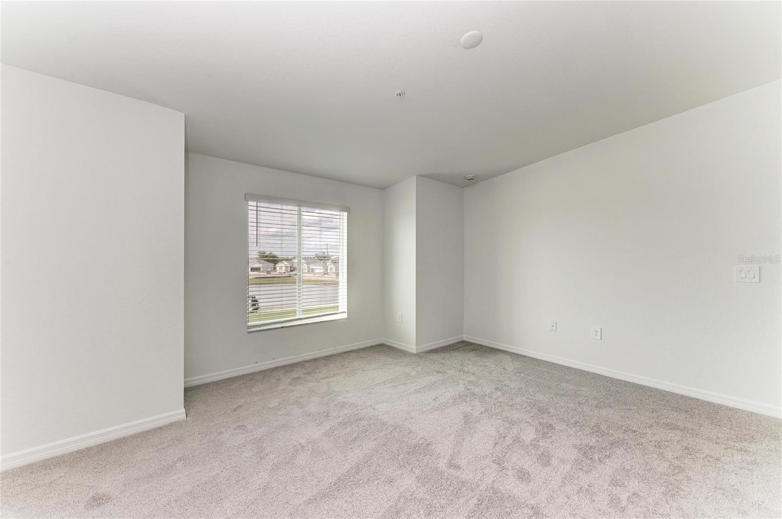 CALUSA COUNTRY CLUB - Residential Lease